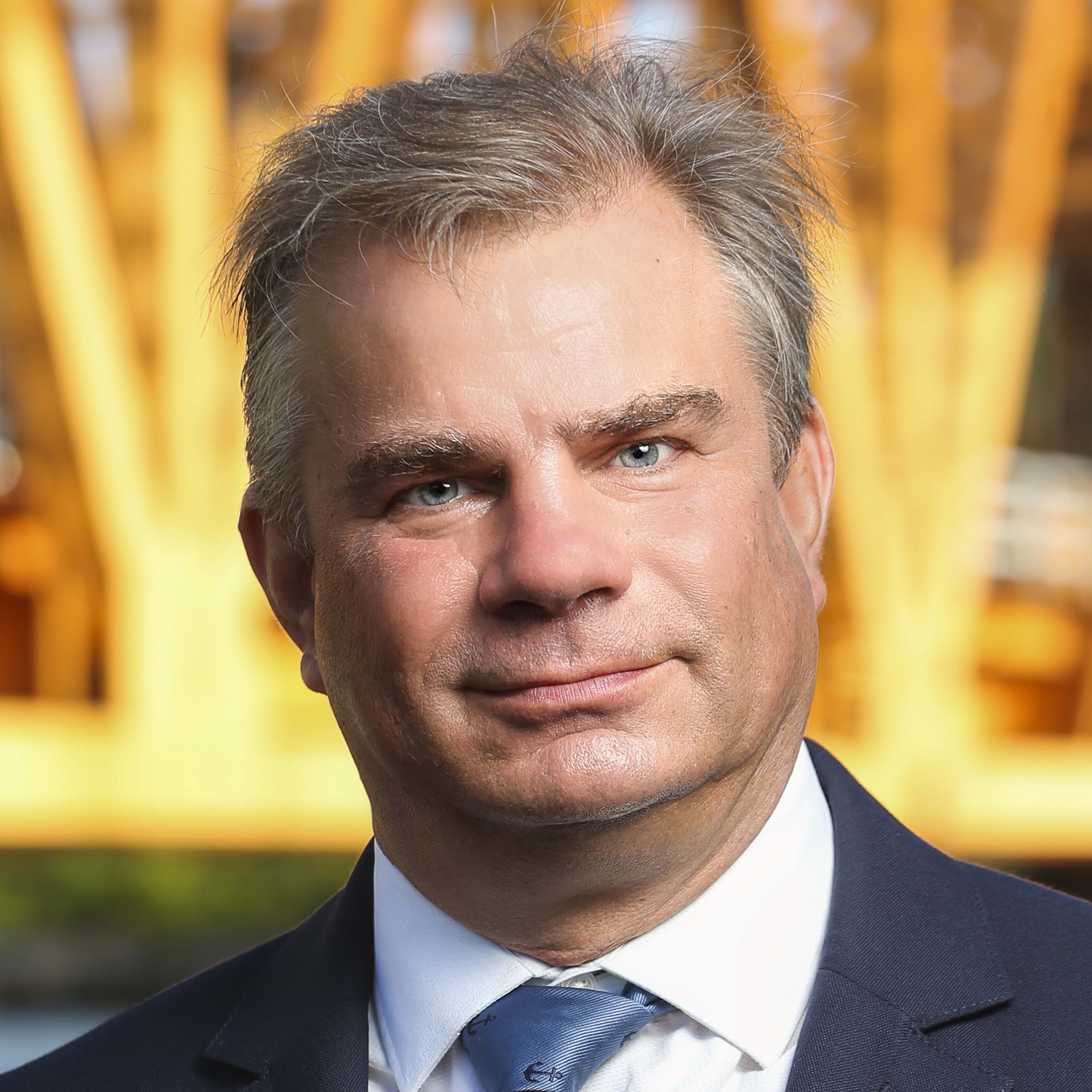 speaker Ian Hamilton